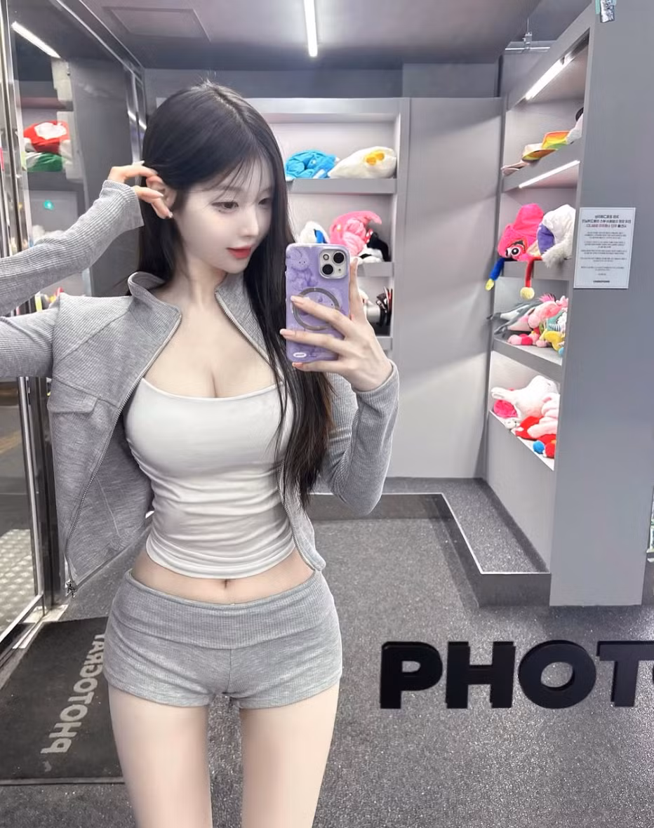 Soon Ho là một trong những mỹ nhân mới nổi ở Hàn Quốc. Cô nàng là hình mẫu trong mơ của nhiều cô gái, vừa thanh mảnh vừa gợi cảm.