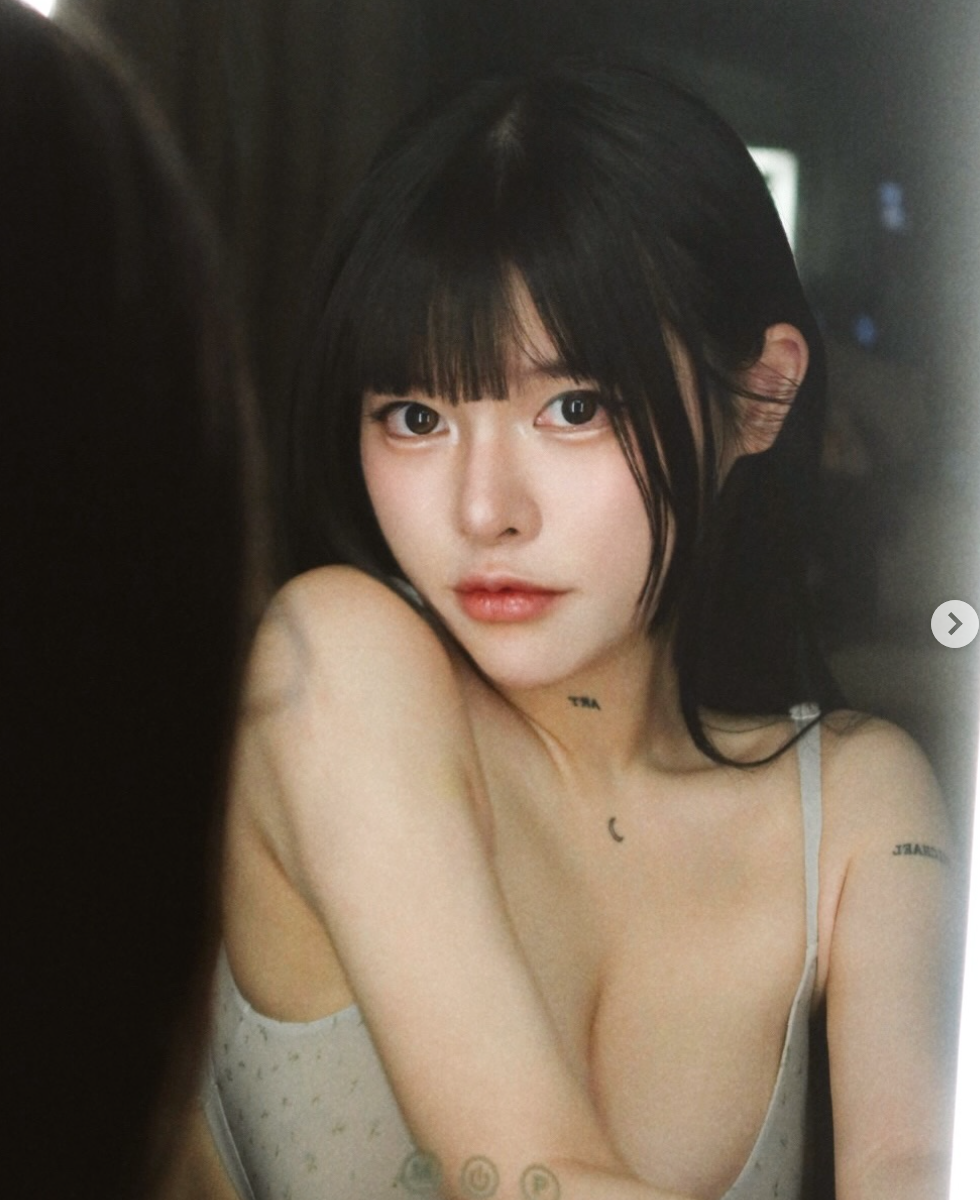 Tương Nhi sở hữu gương mặt xinh đẹp, sắc sảo, nhưng điều khiến cô nàng trở nên nổi bật chính là thân hình "đồng hồ cát" đáng mơ ước.