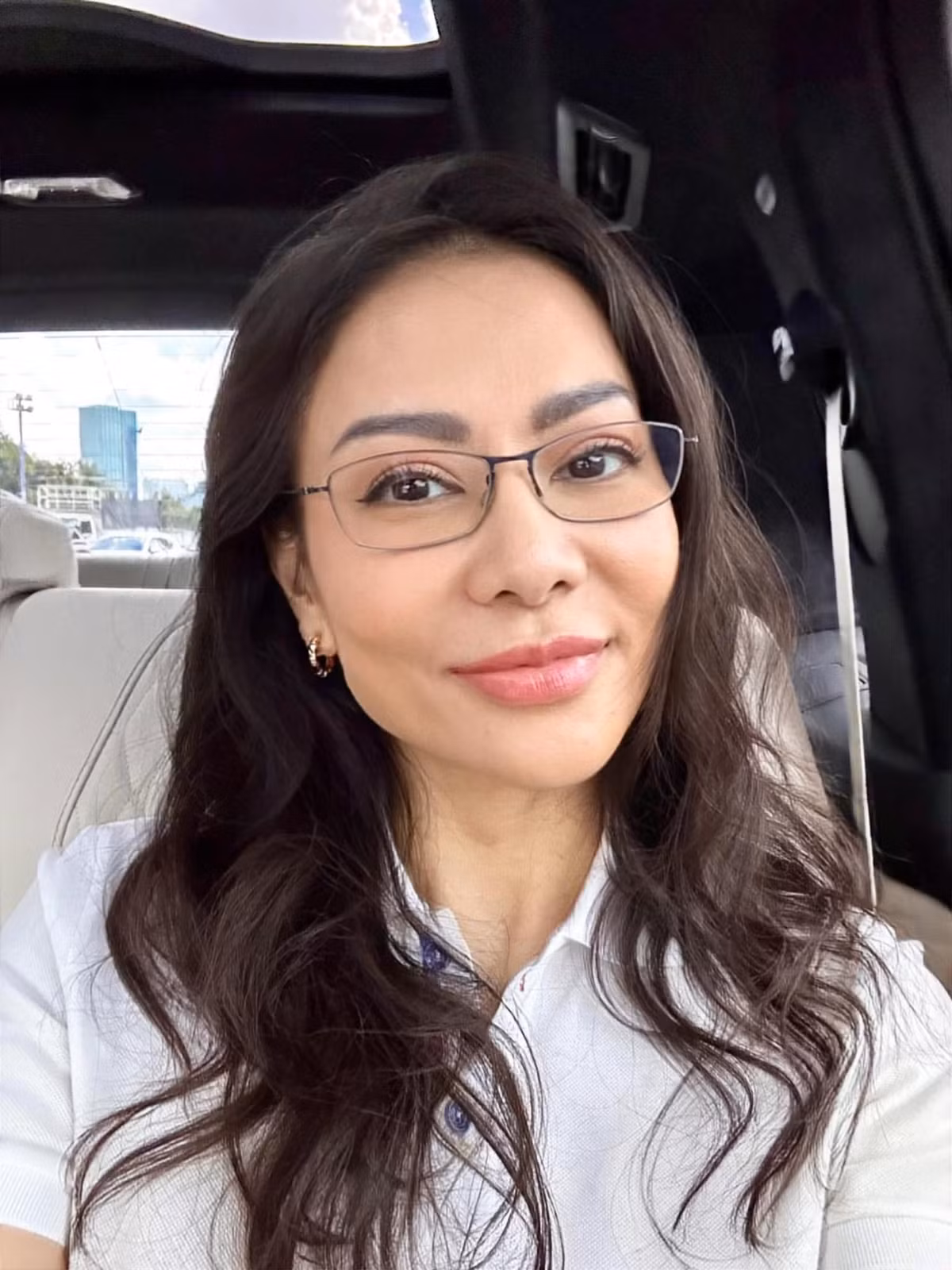 Ông xã Thu Minh còn đứng sau hỗ trợ công việc hoạt động nghệ thuật của cô. Ảnh: FB Thu Minh Vu