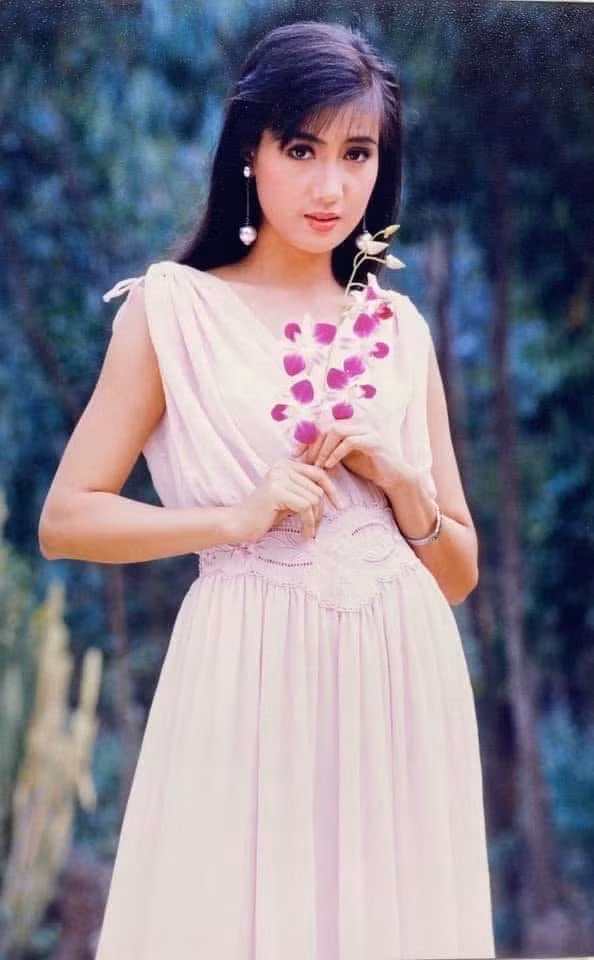 Công chúng không khỏi xuýt xoa trước vẻ đẹp vượt thời gian của "nữ hoàng ảnh lịch". Ảnh: FB Hiền Mai