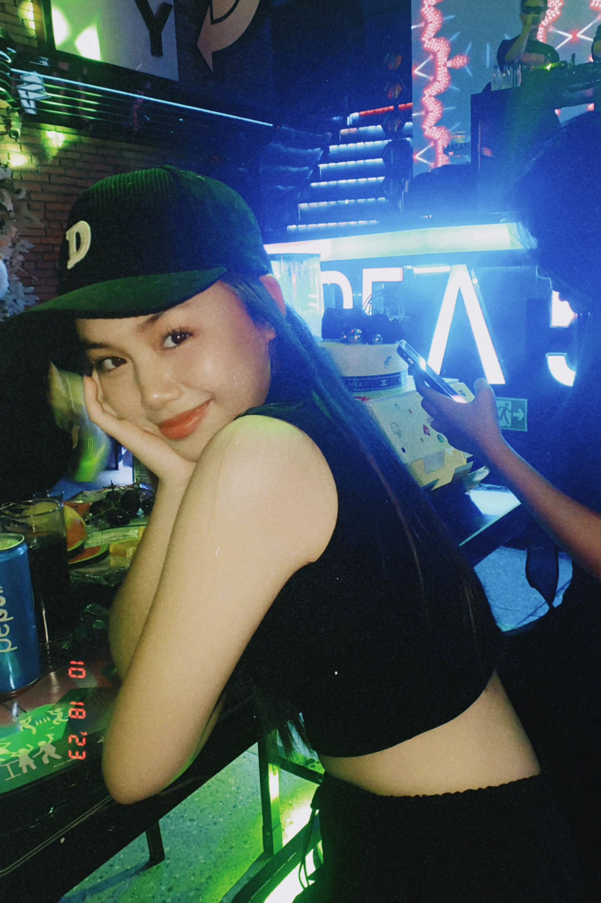 Cô nàng gốc Hòa Bình biết cách cân bằng mọi thứ để có thể gặt hái được thành công ở cả hai việc quan trọng. Ảnh: FB Hồng Nhung