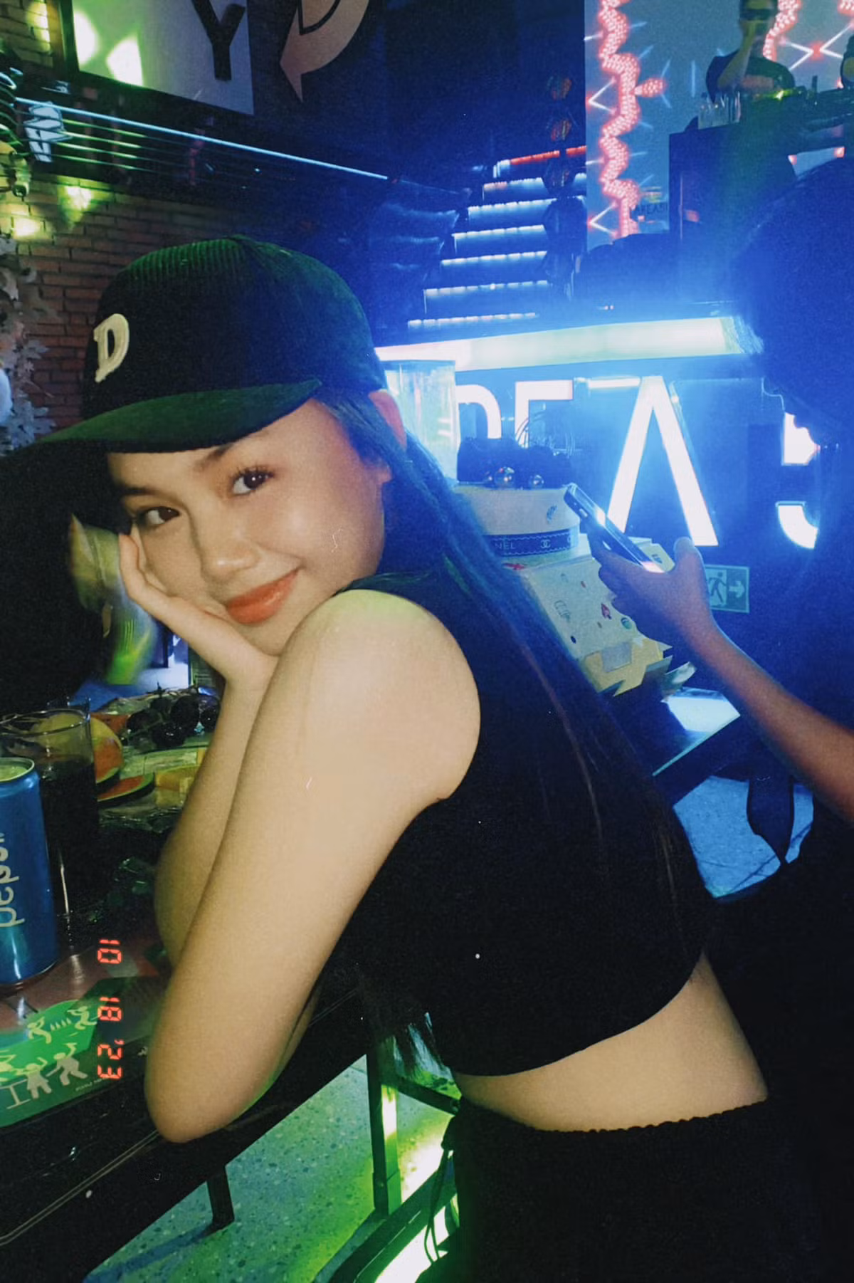 Cô nàng gốc Hòa Bình biết cách cân bằng mọi thứ để có thể gặt hái được thành công ở cả hai việc quan trọng. Ảnh: FB Hồng Nhung