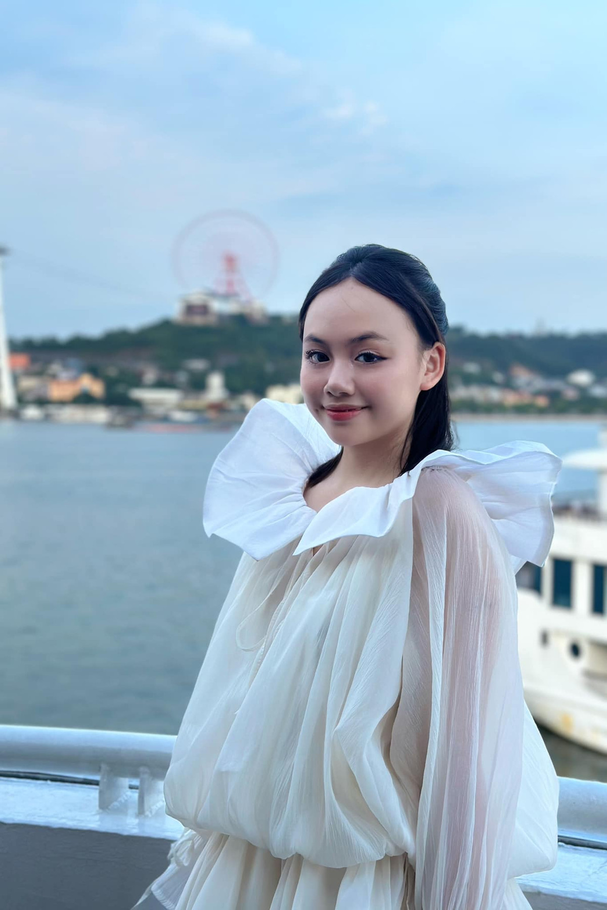 Bên cạnh đó, Bống còn gây ấn tượng bởi gu thời trang sành điệu. Ảnh: FB Hồng Nhung