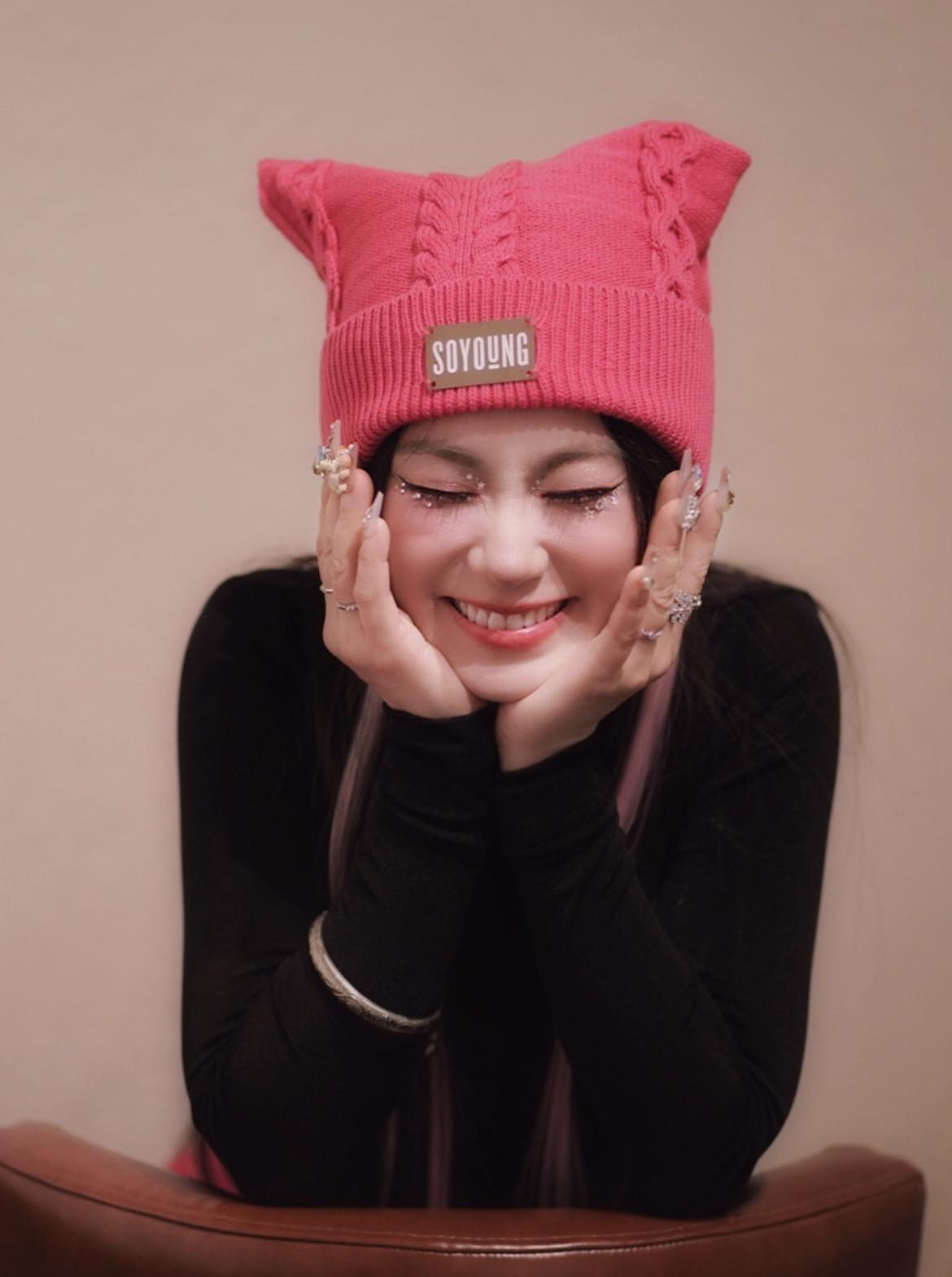 Ca sĩ Lương Bích Hữu được khen "trẻ mãi không già". Ảnh: FB LuongBichHuu