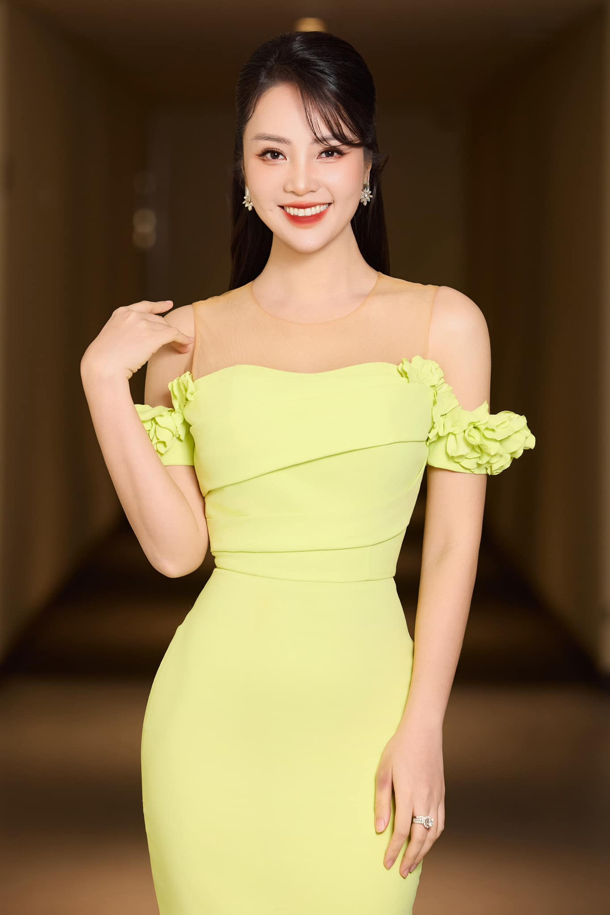 Ở tuổi U40, đã qua một lần sinh nở, nhưng từ dáng vóc, làn da, vẻ trẻ trung của nữ MC VTV luôn khiến người đối diện phải xuýt xoa. Ảnh: FB Nguyễn Thuỵ Vân