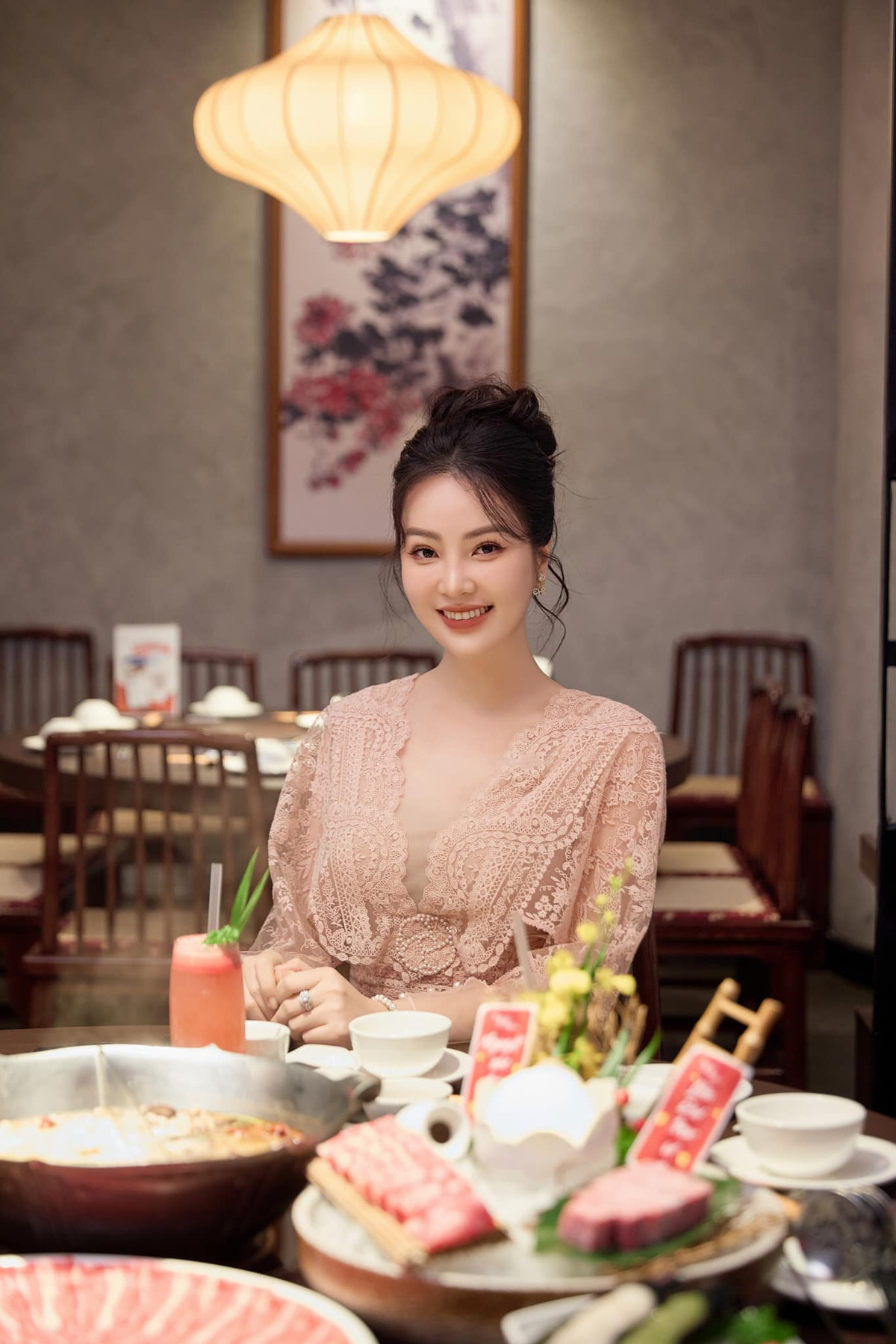 So với thời điểm mới đăng quang, nhan sắc của nàng á hậu ngày càng mặn mà, quyến rũ hơn. Ảnh: FB Nguyễn Thuỵ Vân