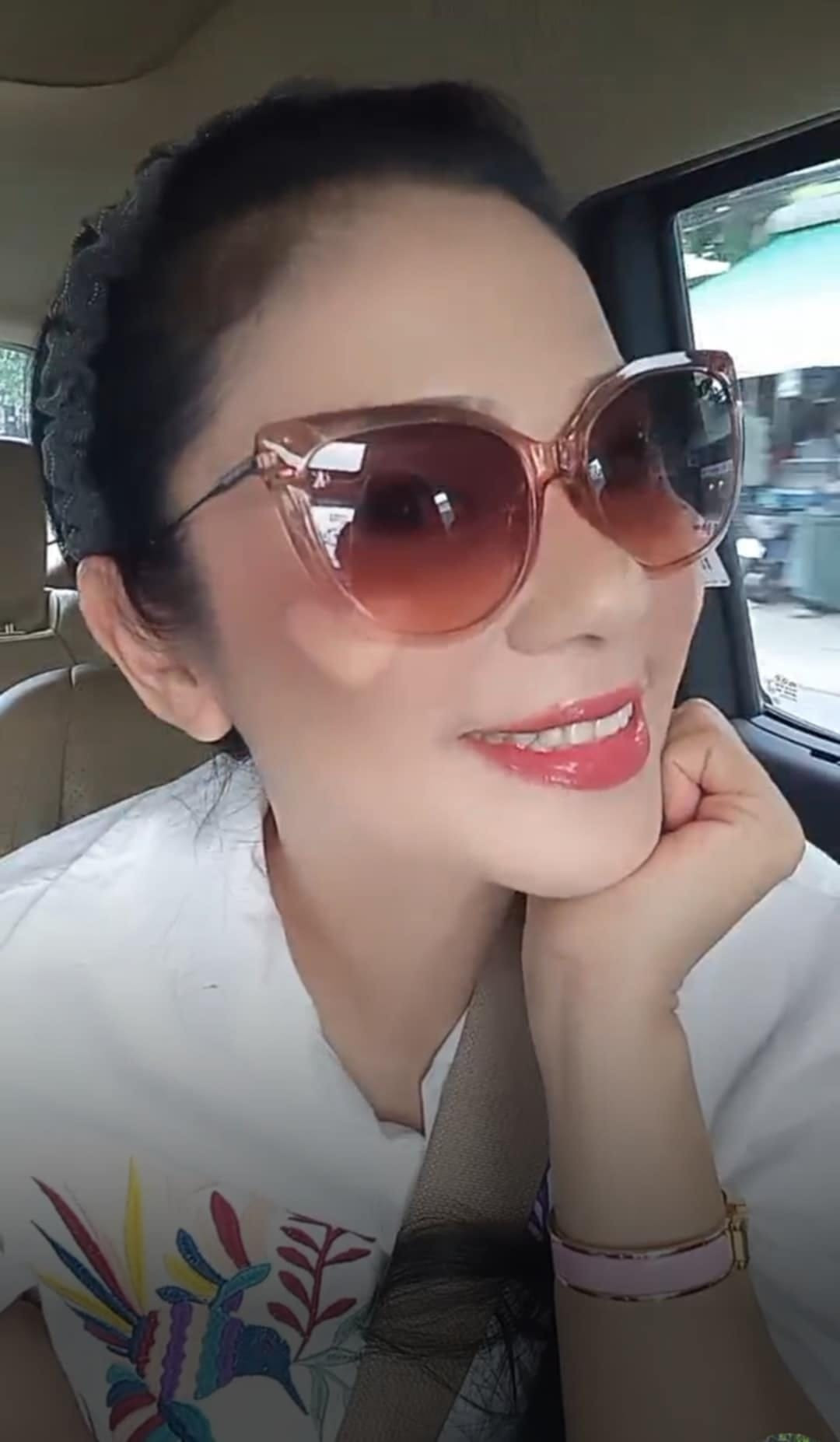 Đến năm 2022, "người đẹp Tây Đô" Việt Trinh tuyên bố giải nghệ sau 30 năm gắn bó nghệ thuật. Ảnh: FB Trần Việt Trinh