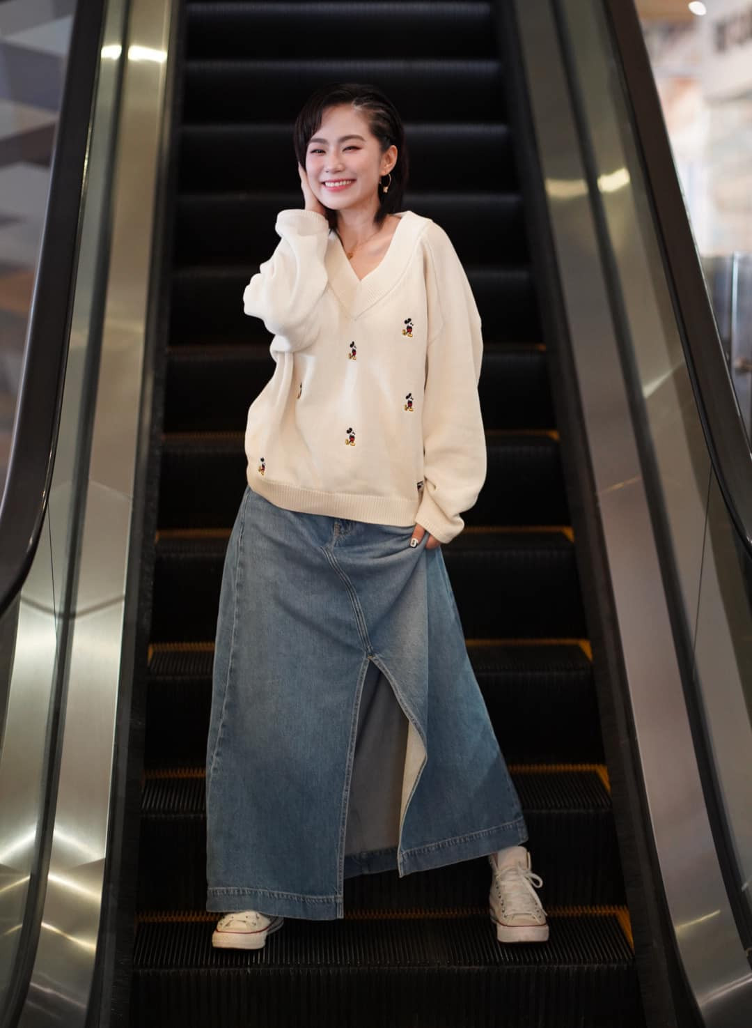 Lương Bích Hữu thường xuyên đăng tải ảnh "sống ảo" trên mạng xã hội và nhận về phản hồi tích cực từ khán giả. Ảnh: FB LuongBichHuu