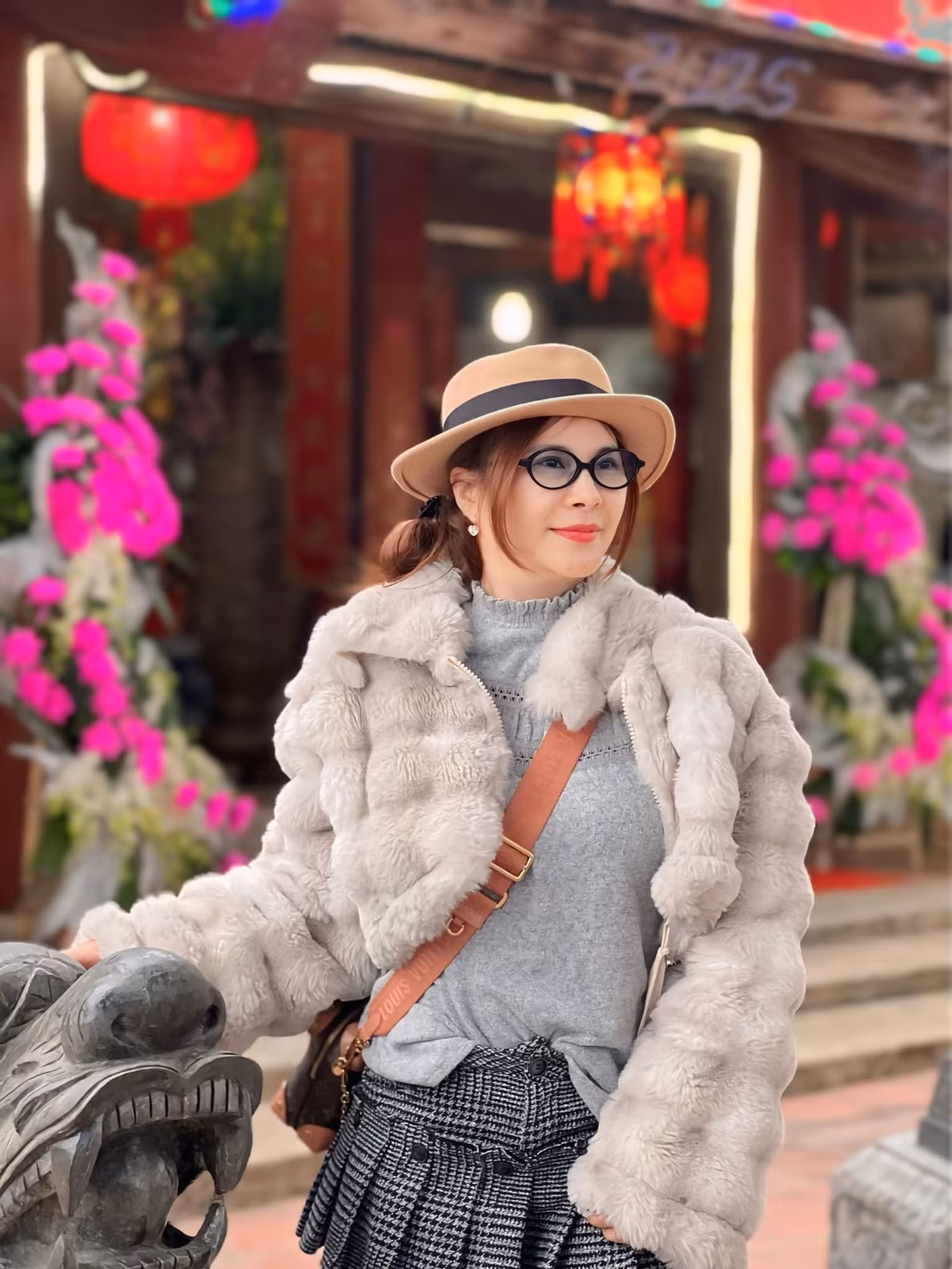 Diễn viên Kim Oanh tươi tắn du xuân đầu năm. Ảnh: FB Oanh Đào