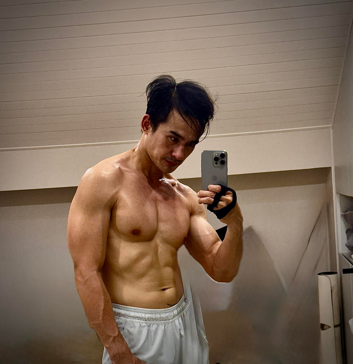 Diễn viên Lương Thế Thành khoe thân hình vạm vỡ, cơ bắp. Ảnh: FB Lương Thế Thành