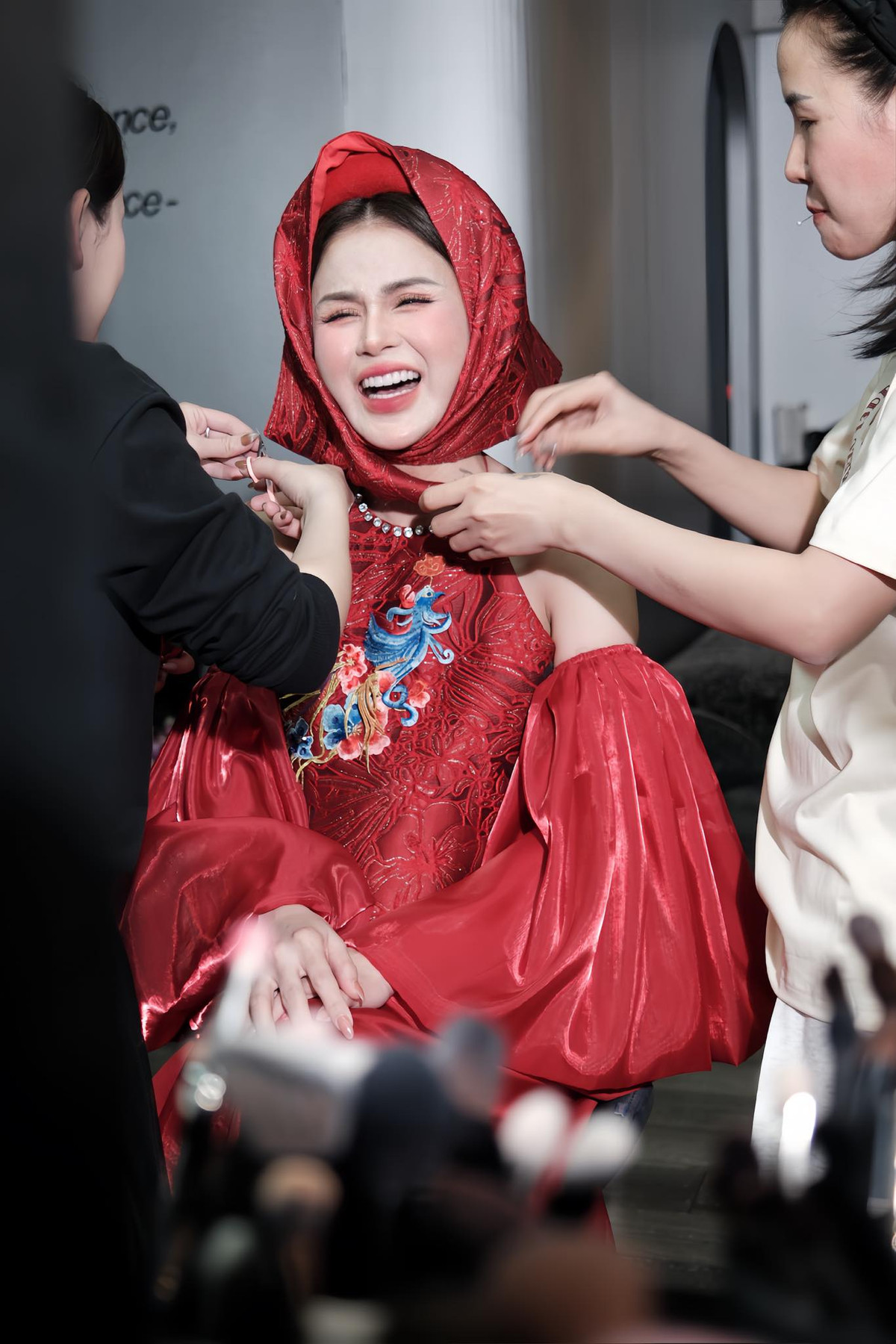 Lương Thu Trang khoe ảnh mặc áo yếm nhái phong cách của Hoà Minzy trong "Bắc Bling". Ảnh: FB Lương Thu Trang