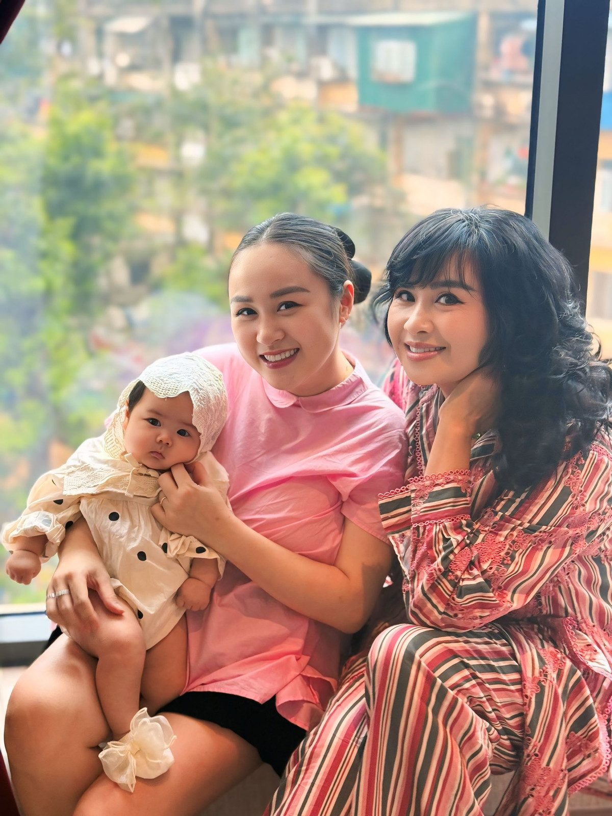 Diva Thanh Lam khoe ảnh con gái và cháu. Ảnh: FB Doan Thanh Lam