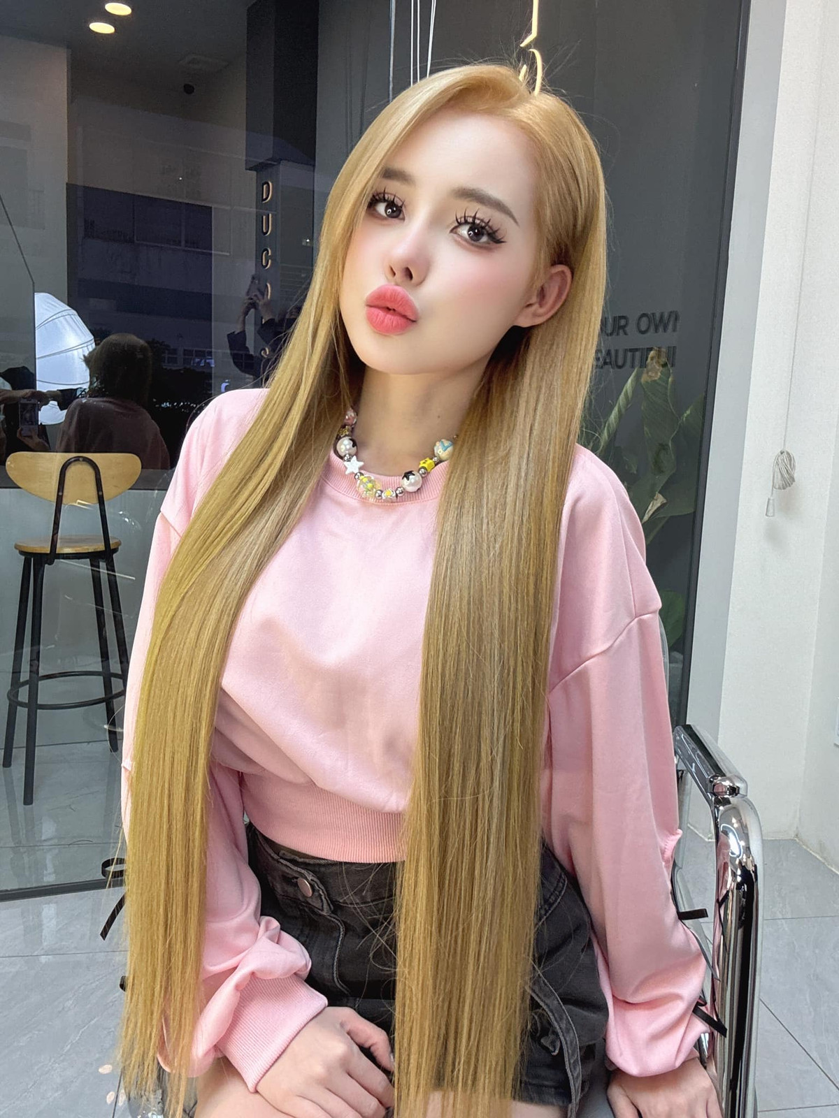 Việc phẫu thuật thẩm mỹ đã giúp Ngân 98 có được vẻ ngoài như mong muốn. Tuy nhiên, nhan sắc của cô cũng thường xuyên là chủ đề gây bàn luận. Ảnh: FB Võ Thị Ngọc Ngân