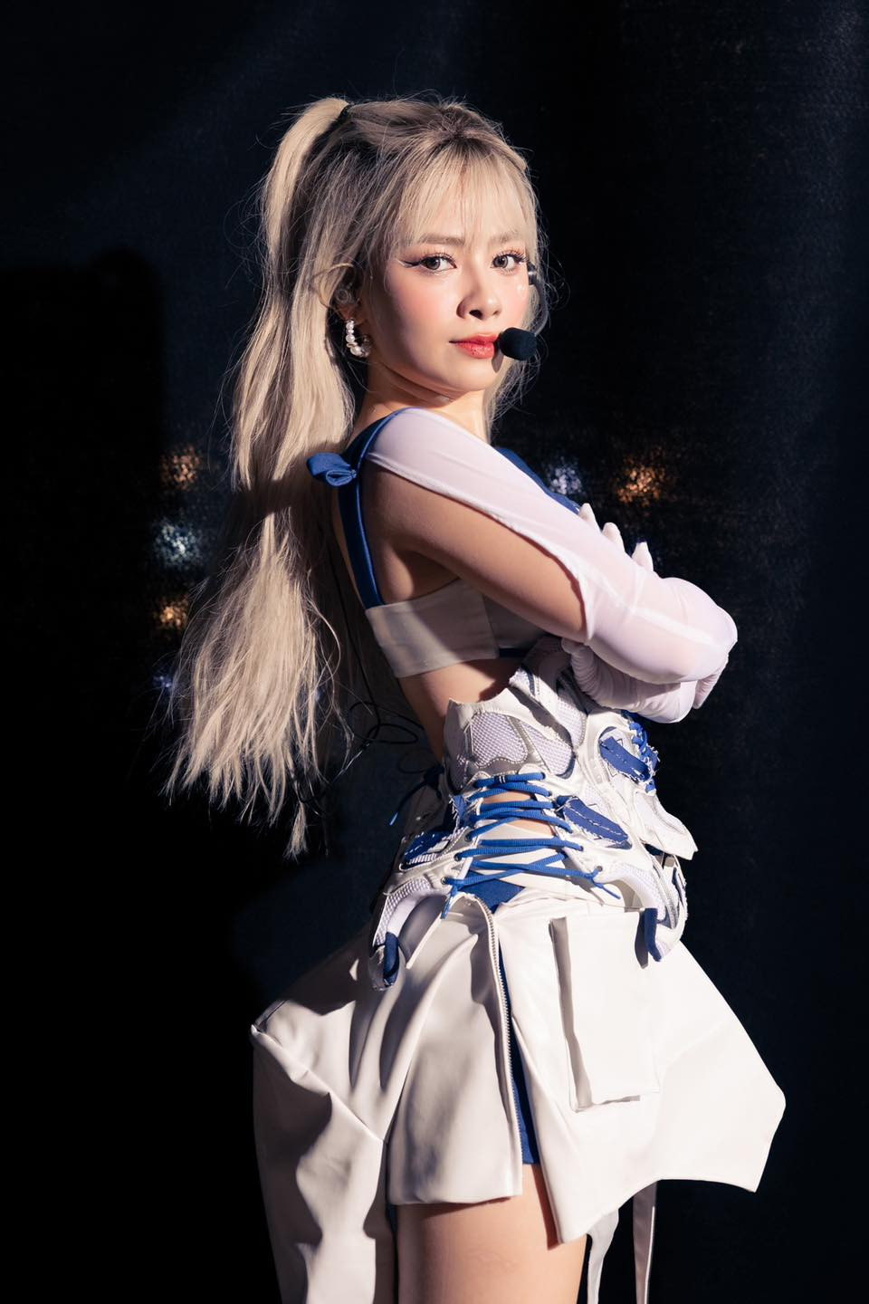 Ca sĩ Dương Hoàng Yến chia sẻ hình ảnh hậu trường show "Chị đẹp". Ảnh: FB Dương Hoàng Yến