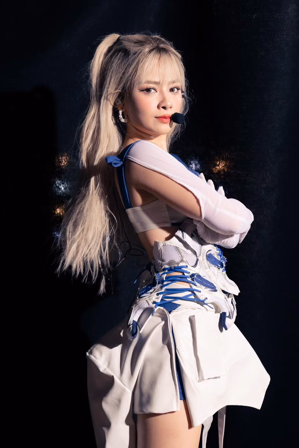 Ca sĩ Dương Hoàng Yến chia sẻ hình ảnh hậu trường show "Chị đẹp". Ảnh: FB Dương Hoàng Yến