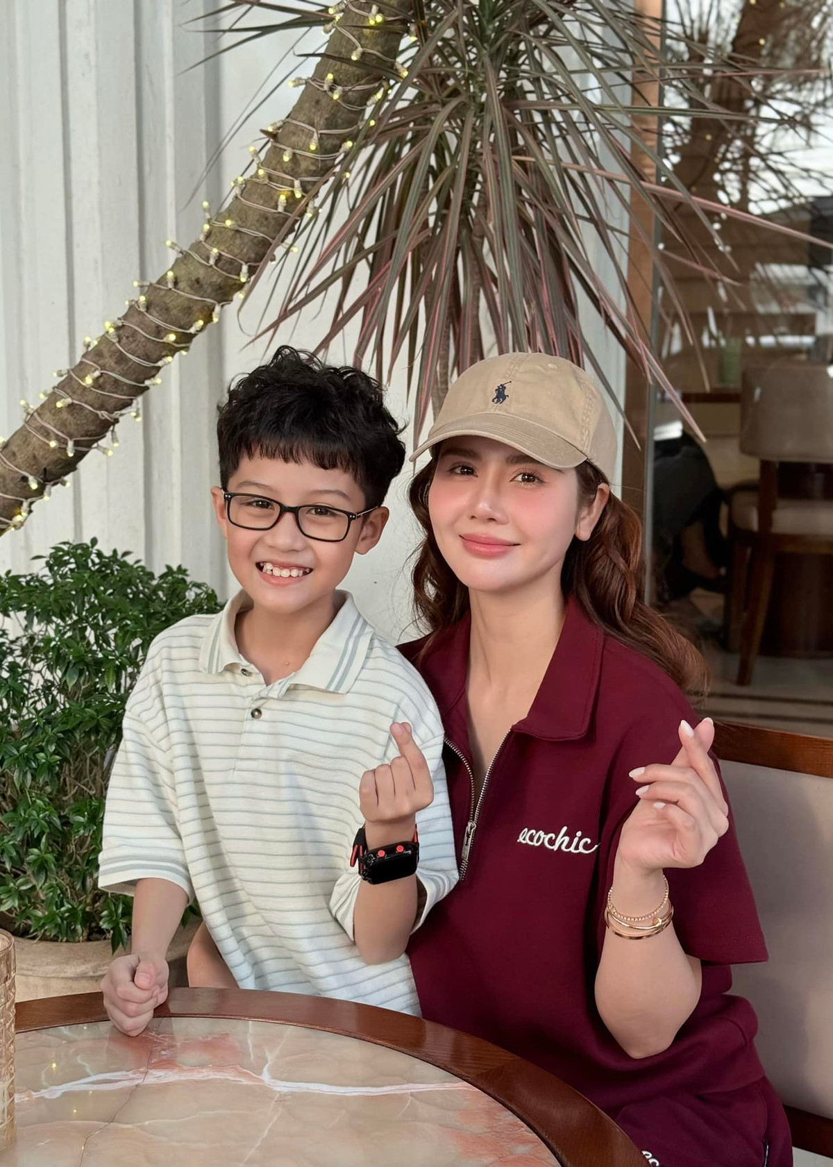 Diễn viên Phan Minh Huyền nghỉ ngơi cuối tuần bên con trai. Ảnh: FB Phan Minh Huyền