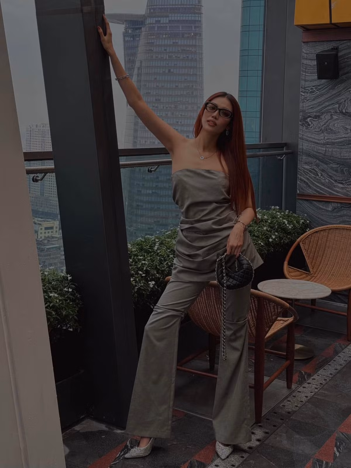 Những chiếc túi xách hàng hiệu, đồng hồ đắt tiền, trang sức kim cương lấp lánh... là phụ kiện không thể thiếu của siêu mẫu Lan Khuê. Ảnh: FB Tran Ngoc Lan Khue