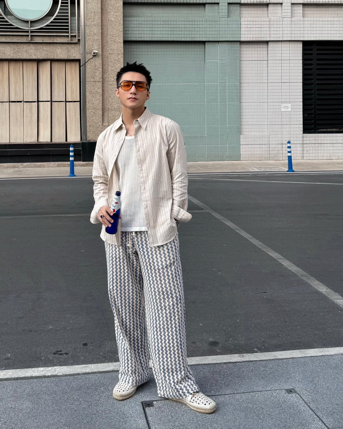 Sơn Tùng M-TP phủ hàng hiệu 1,4 tỷ đồng dạo phố. Ảnh: FB M-TP