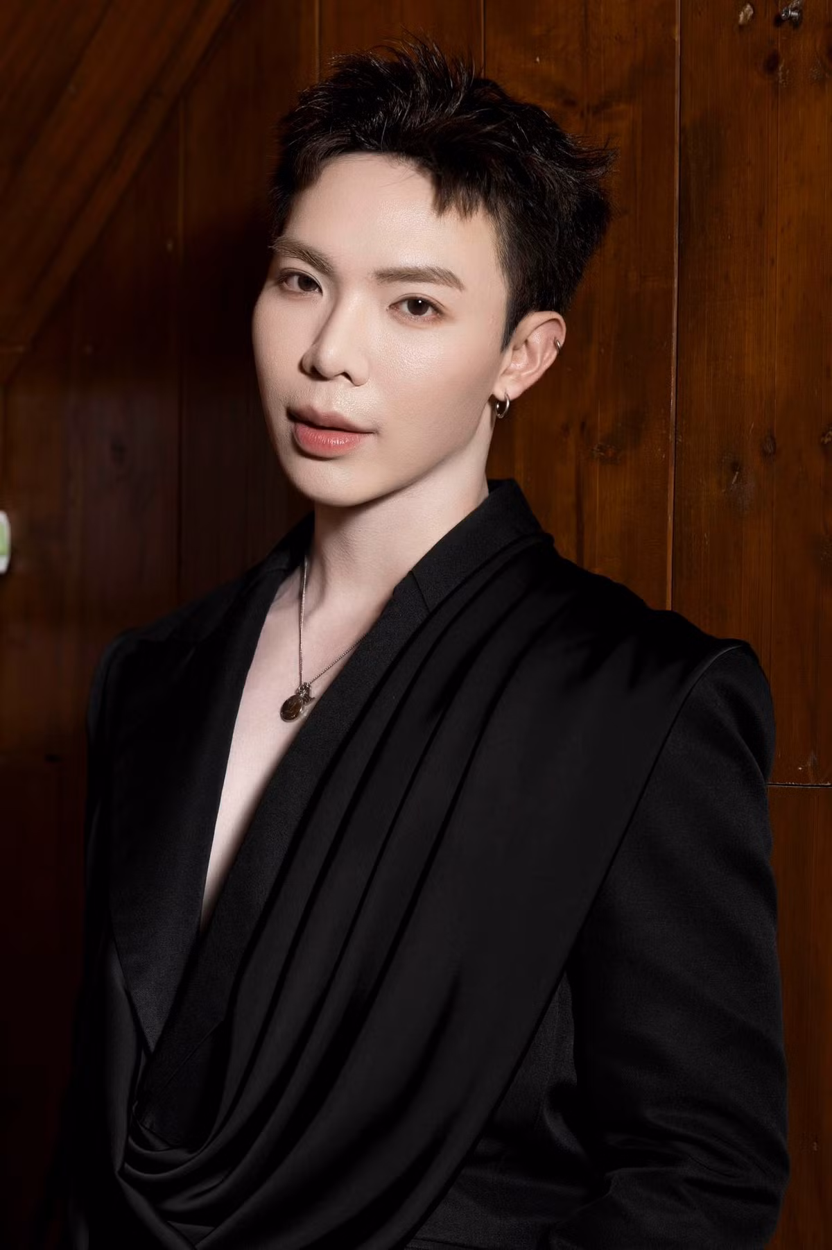 Erik lại khiến fans girl xốn xang với dung mạo điển trai. Ảnh: FB Lê Trung Thành