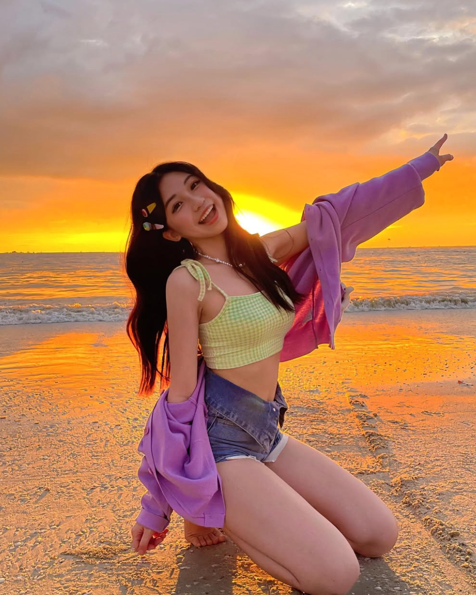 Đặc biệt, các đường nét của hot girl xinh đẹp này vô cùng tự nhiên, không giống như những hot girl chỉnh sửa, phẫu thuật thẩm mỹ. Ảnh: IGNV