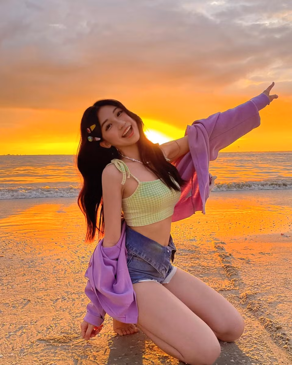 Đặc biệt, các đường nét của hot girl xinh đẹp này vô cùng tự nhiên, không giống như những hot girl chỉnh sửa, phẫu thuật thẩm mỹ. Ảnh: IGNV