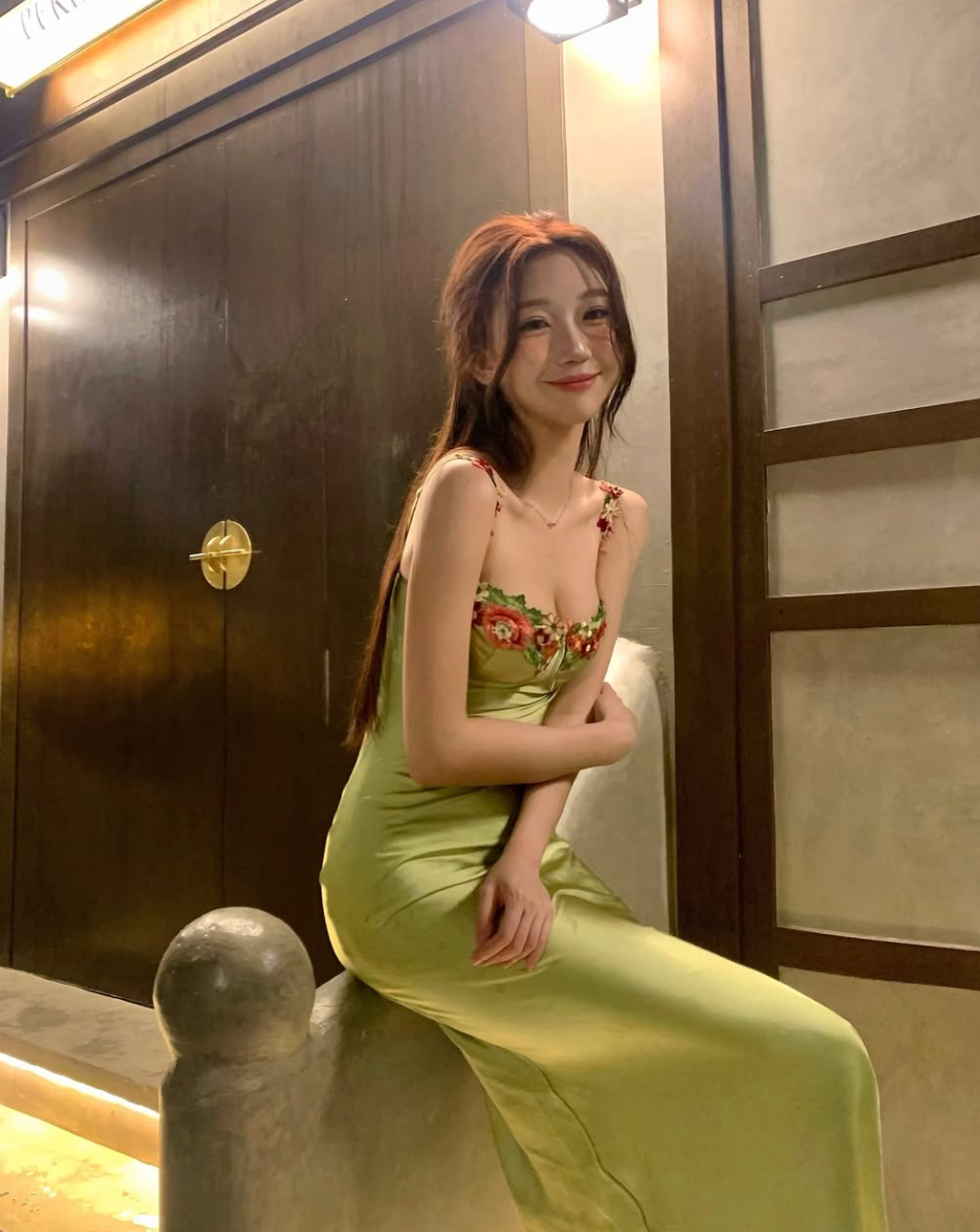 Khác với hình ảnh trong sáng thường thấy, phong cách thời trang của Ellen lại là sự pha trộn táo bạo giữa nét gợi cảm, cá tính và đôi khi là những thử nghiệm phá cách.