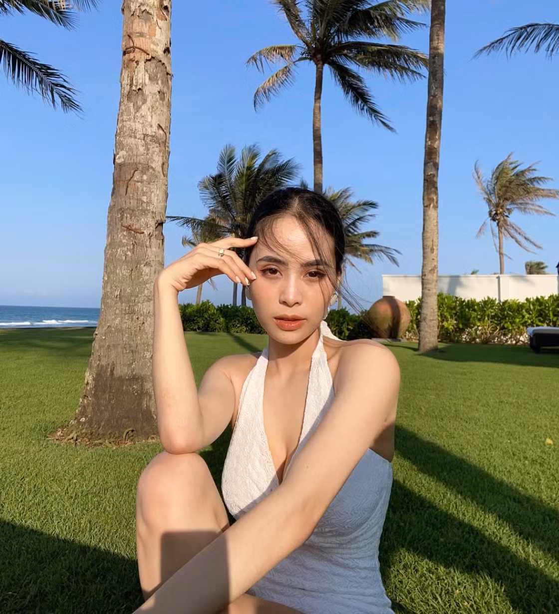 Gu thời trang của Kiều Anh đơn giản nhưng vẫn vô cùng quyến rũ và sang trọng. Ảnh: IG kieuanhmuzik