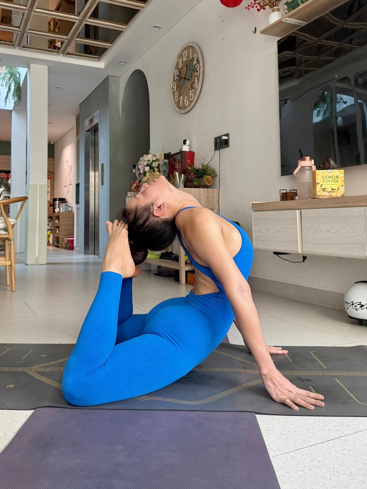 Các bài tập của Phương Trinh Jolie đều có giáo viên chuyên môn cao hướng dẫn. Ảnh: FB Phương Trinh Jolie