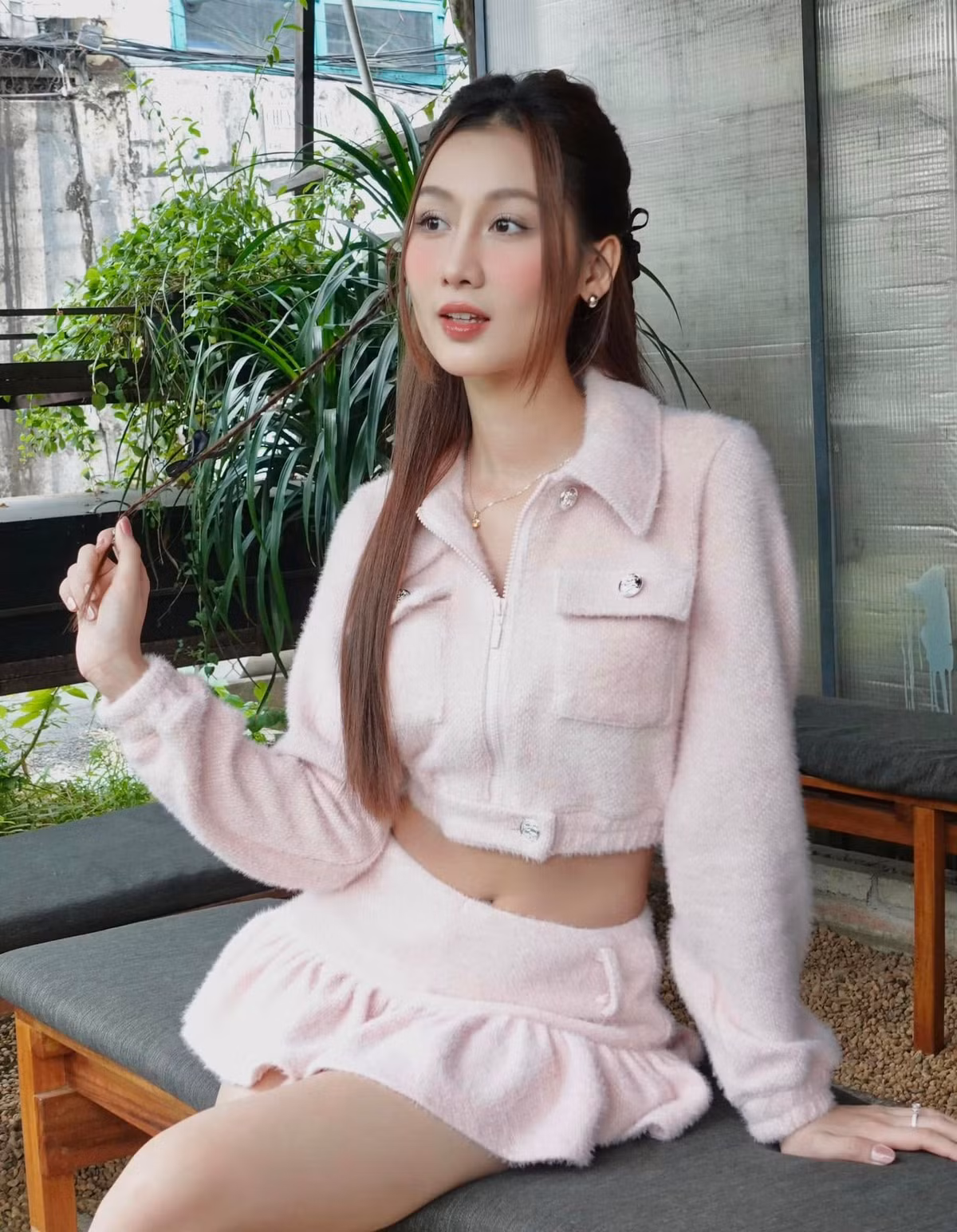 Hoa hậu Quế Anh chăm hoạt động mạng xã hội sau những ồn ào thị phi. Ảnh: FB Võ Lê Quế Anh