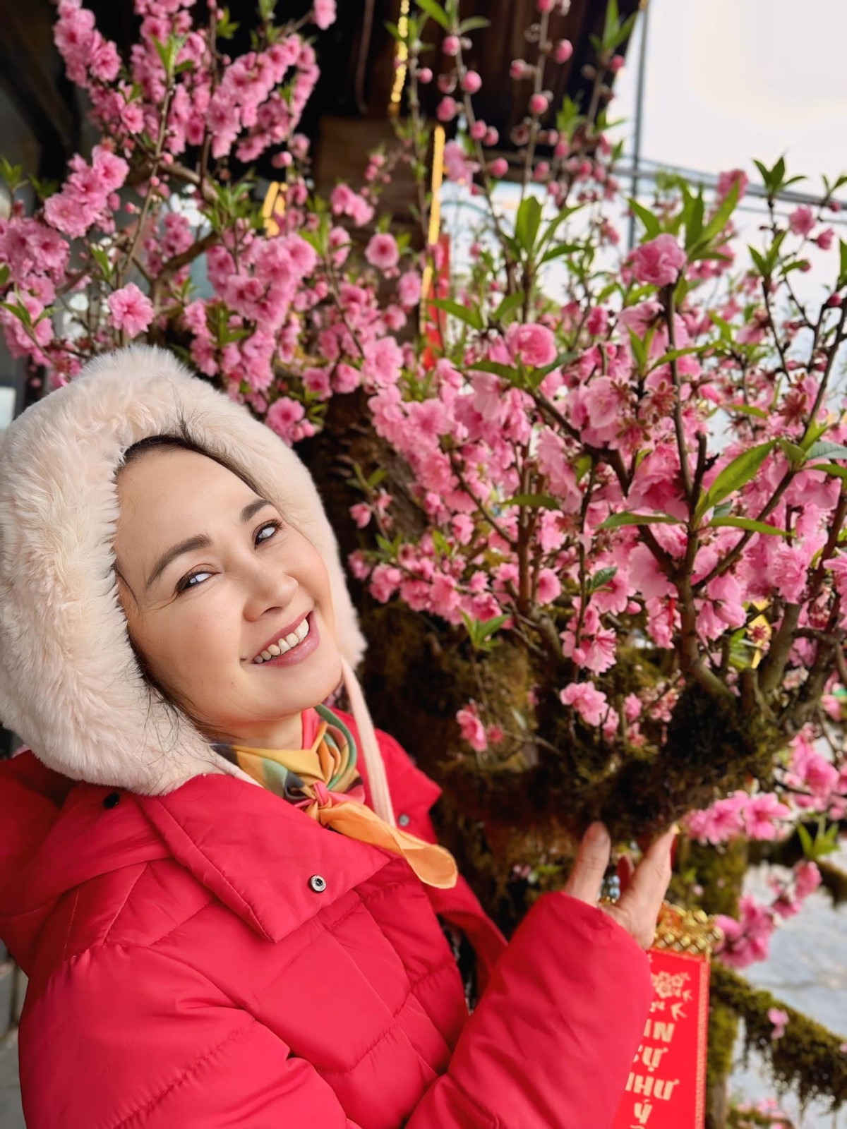 NSND Lan Hương vẫn thấy chưa hết xuân. Ảnh: FB Lan Hương Bông