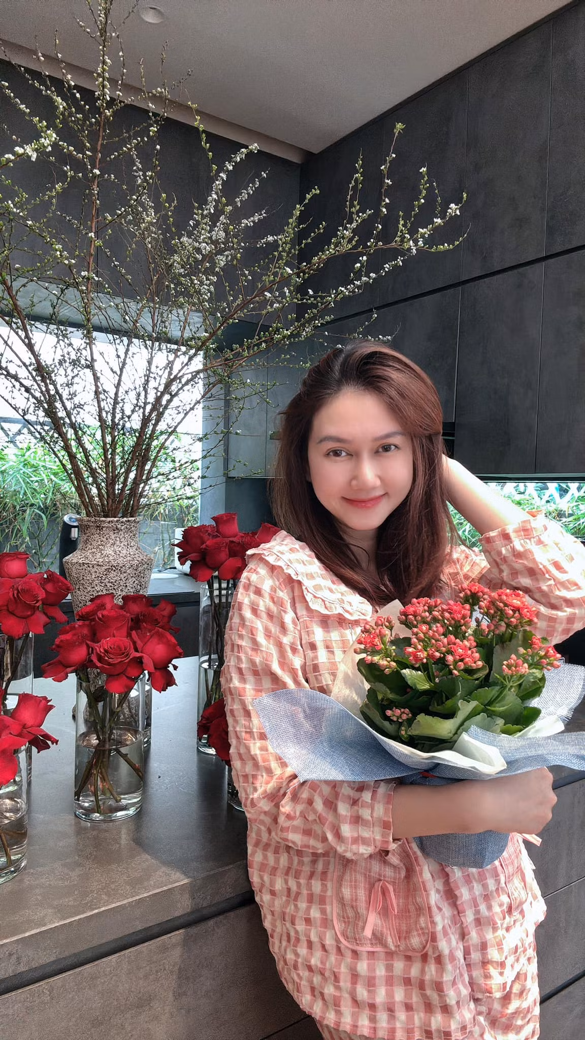 Diễn viên Hương Giang khoe hình ảnh khi ở nhà chăm con: "Một chiếc mẹ bỉm má phính". Ảnh: FB Nguyễn Hương Giang