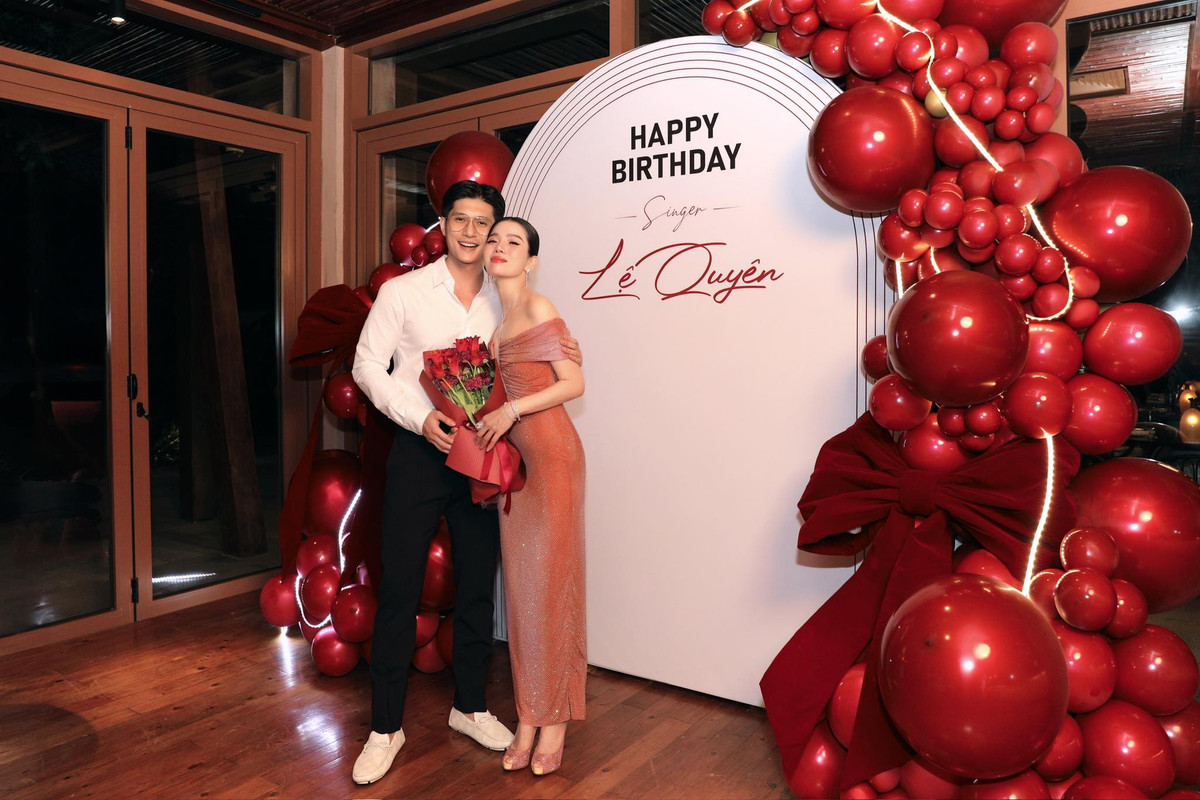 Từ váy dự tiệc sang trọng đến những thiết kế dạo phố năng động, Lệ Quyên đều biết cách lựa chọn những phom dáng tôn trọn vóc dáng thon gọn và những đường cong "nóng bỏng". Ảnh: FB Lệ Quyên