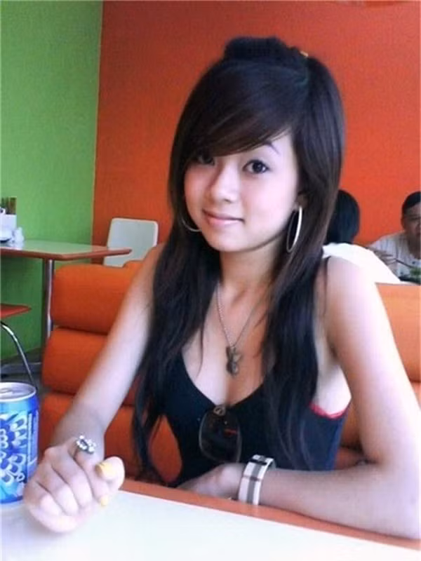 Ở thời điểm này, cô nàng theo đuổi hình tượng trong sáng, đáng yêu với mái tóc “sư tử” được giới trẻ ưa chuộng một thời. Ảnh: Dân Việt