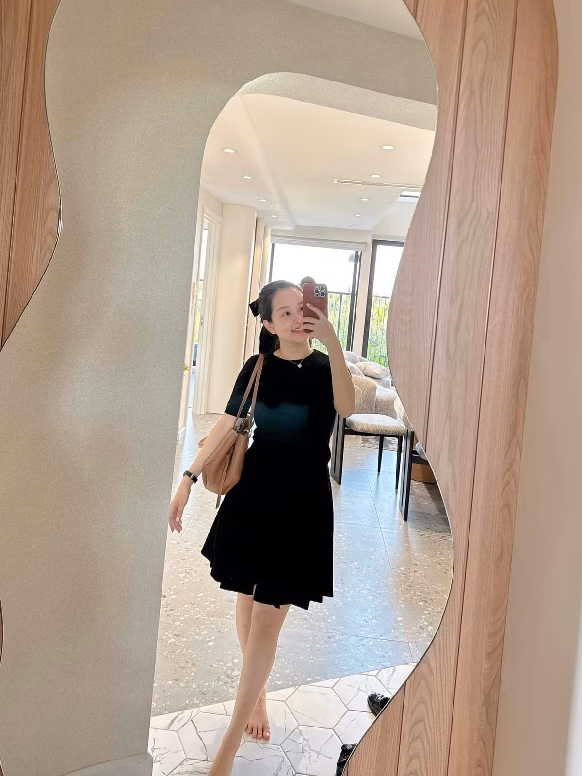 Người đẹp không ngần ngại chia sẻ cuộc sống hiện tại lên trang cá nhân. Những hình ảnh của Ly Kute trên mạng xã hội khiến nhiều người ngỡ ngàng trước sự thay đổi nhan sắc của cô. Ảnh: FB Khánh Ly