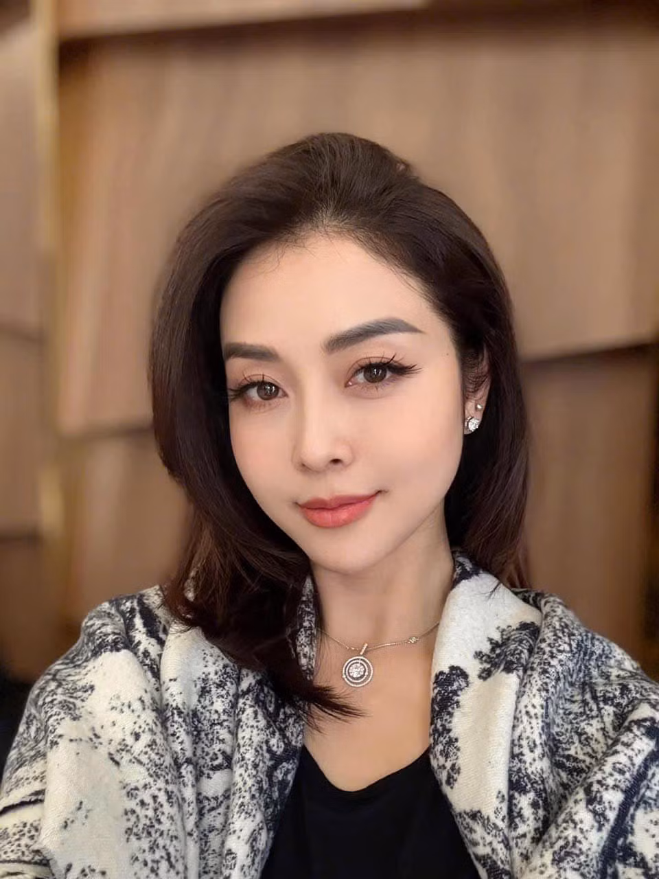 Hoa hậu Jennifer Phạm khoe giao diện mộc mạc để chuẩn bị đón Tết. Ảnh: FB Jennifer Pham