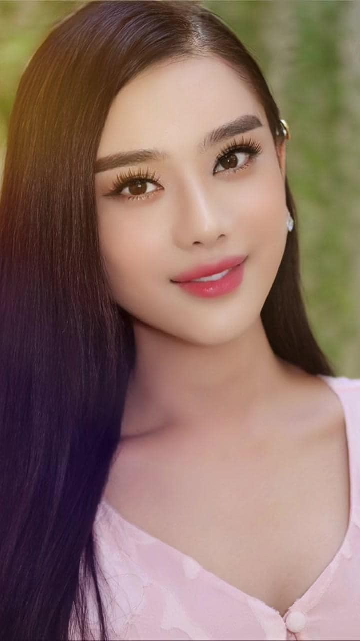 Lâm Khánh Chi khoe cận dung nhan. Ảnh: FB Lâm Khánh Chi