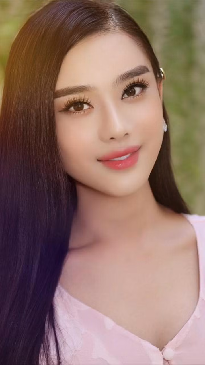 Lâm Khánh Chi khoe cận dung nhan. Ảnh: FB Lâm Khánh Chi