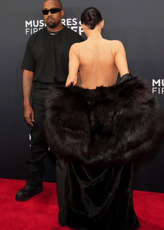 Từ khi trở thành vợ của Kanye West, nữ kiến trúc sư người Australia luôn gây sốc bởi những bộ cánh hở hang. (Ảnh: WireImage)