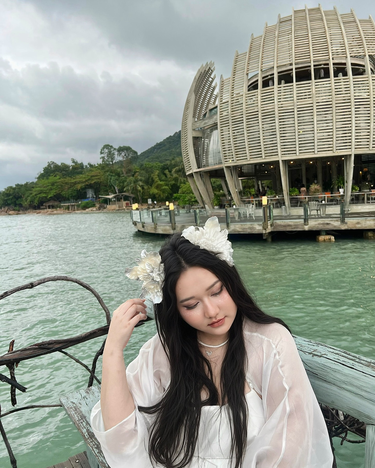 Dù tăng cân, diễn viên Trúc Anh không ngại trang phục gợi cảm, truyền cảm hứng về sự vui sống, tự tin. Ảnh: FB Trúc Anh