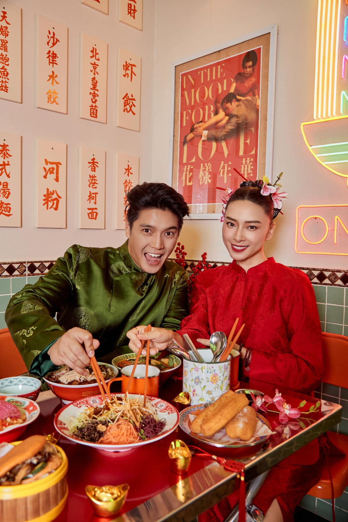 Vợ chồng Ngô Thanh Vân - Huy Trần cùng diện áo dài đi ăn. Ảnh: FB Ngo Thanh Van