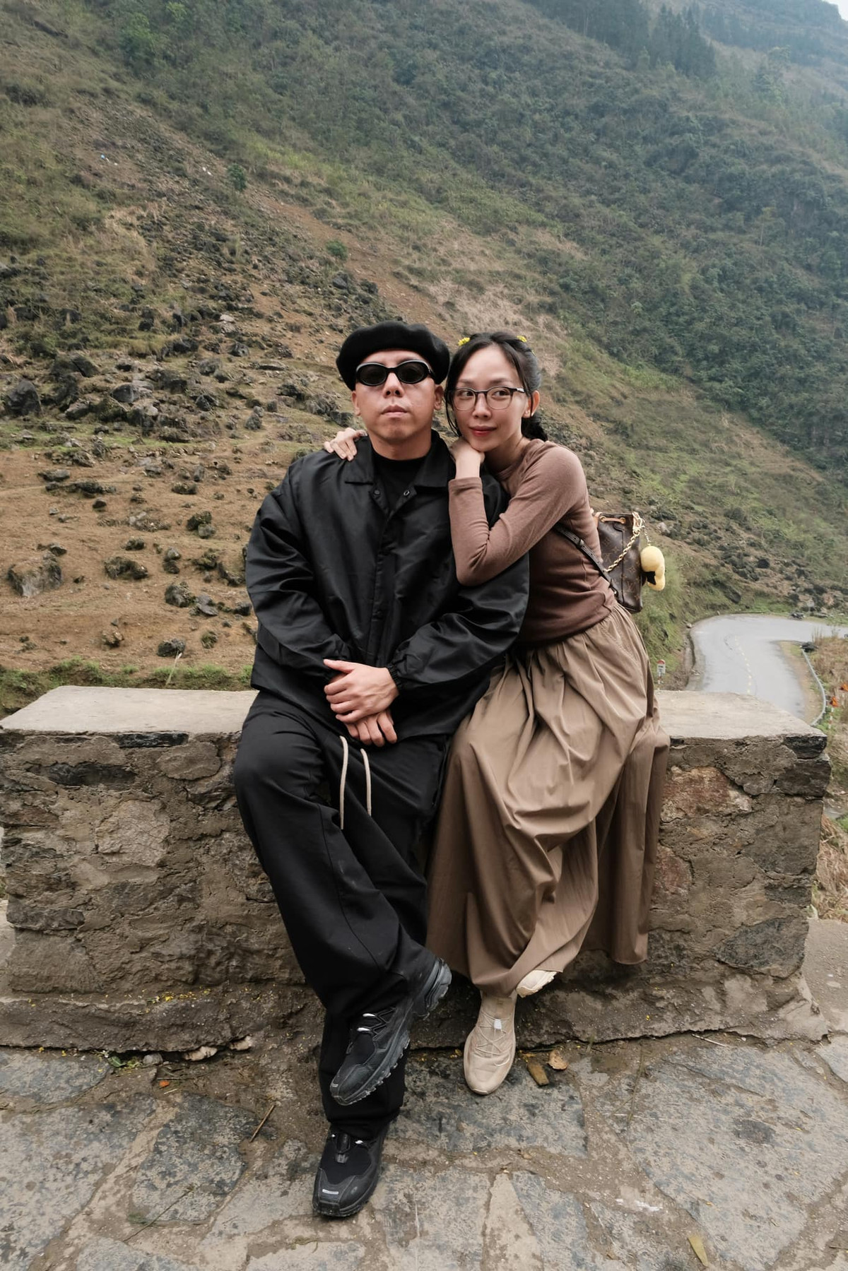 Tóc Tiên cùng ông xã Hoàng Touliver đi du lịch khám phá vùng cao. Ảnh: FB Tóc Tiên