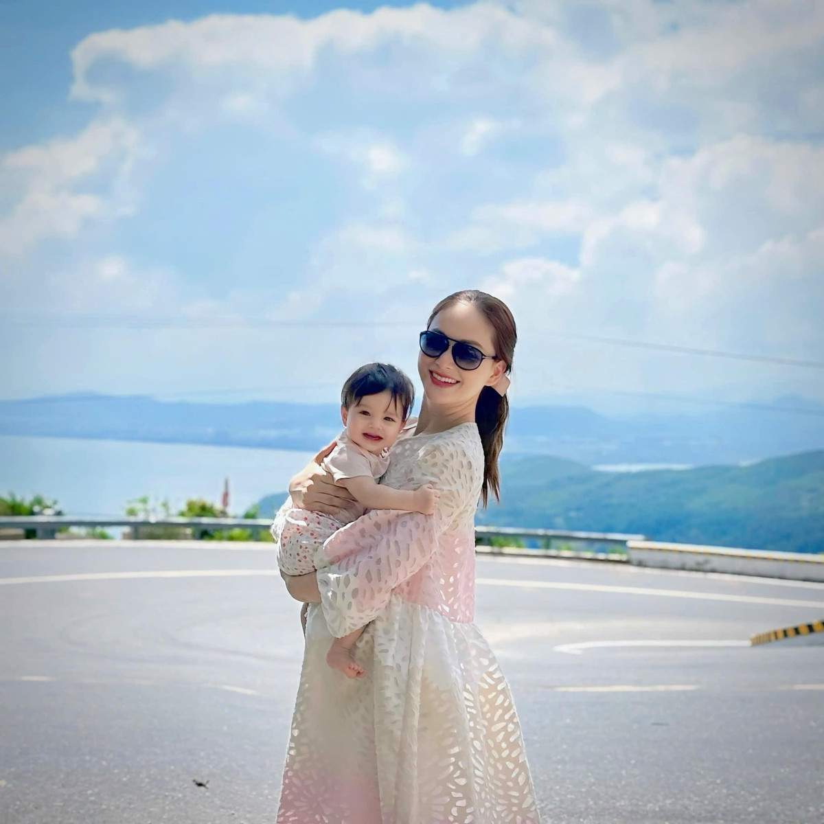 Diễn viên Lan Phương cùng gia đình du lịch Huế. Ảnh: FB Lan Phuong Nguyen