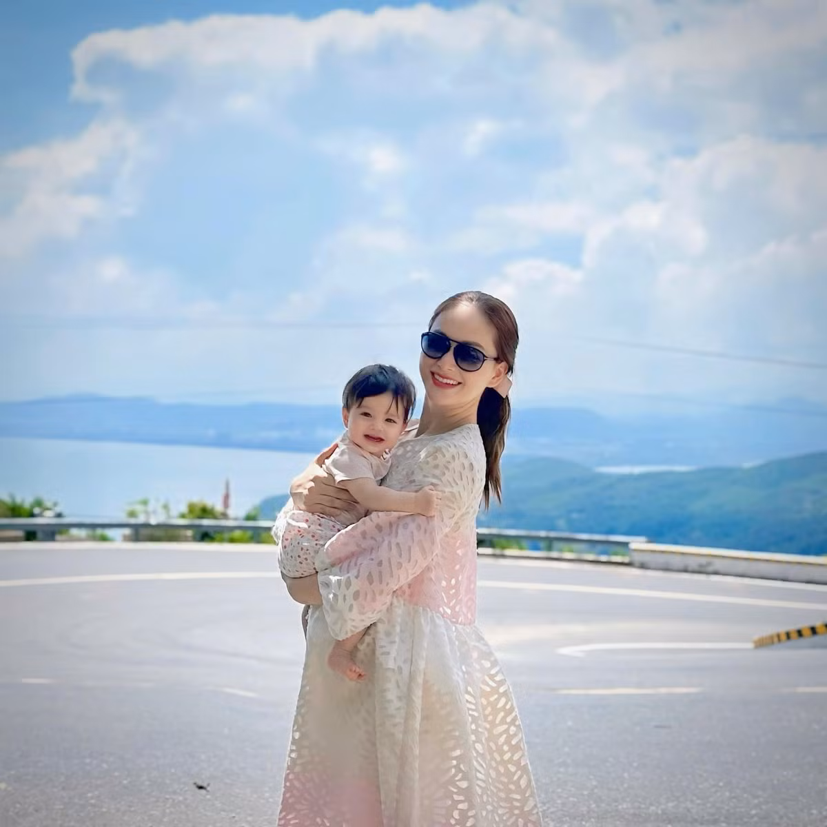 Diễn viên Lan Phương cùng gia đình du lịch Huế. Ảnh: FB Lan Phuong Nguyen