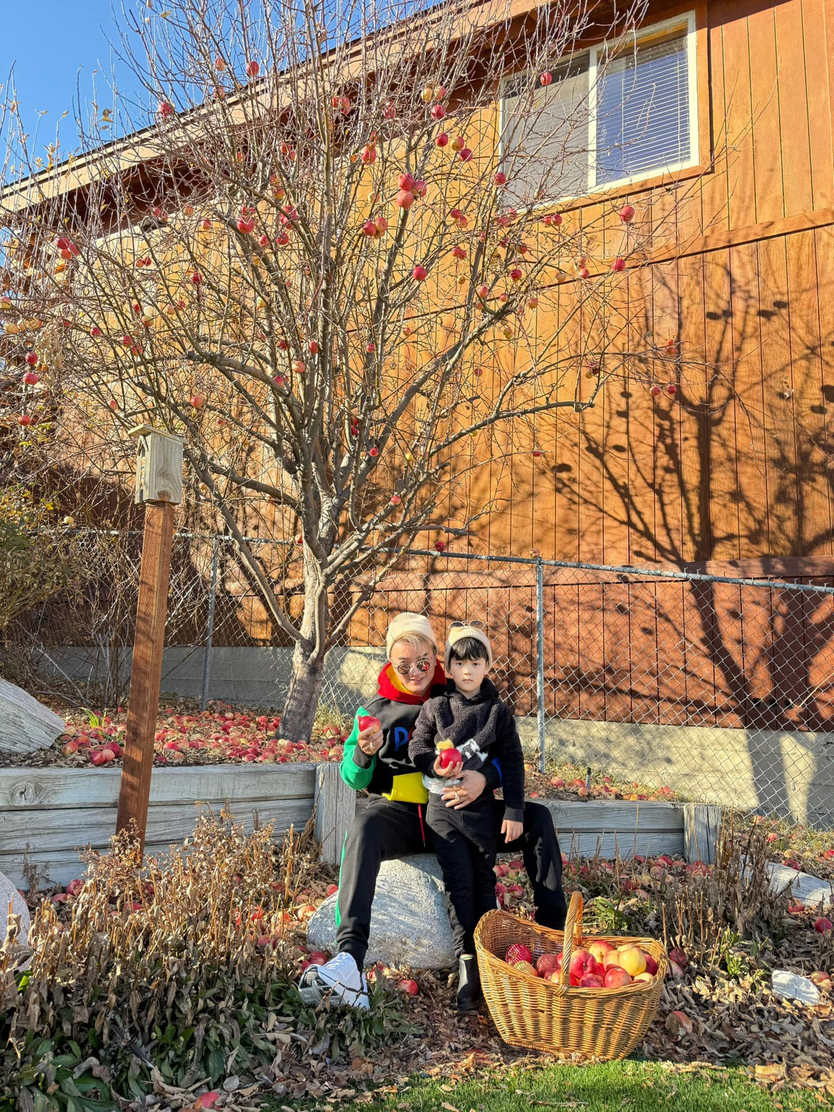 Đàm Vĩnh Hưng dành nhiều thời gian bên con trai khi ở Mỹ. Ảnh: FB Dam Vinh Hung