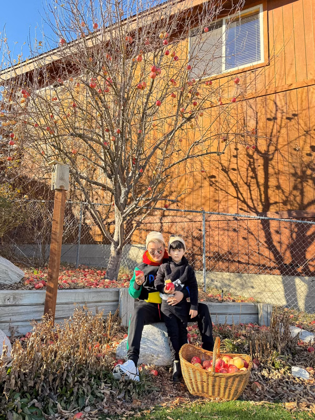 Đàm Vĩnh Hưng dành nhiều thời gian bên con trai khi ở Mỹ. Ảnh: FB Dam Vinh Hung