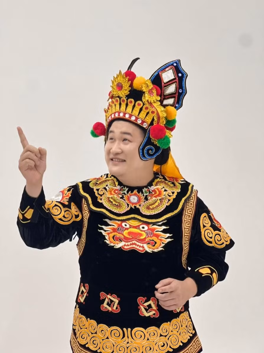 Mạnh Dũng tốt nghiệp trường Đại học Sân khấu - Điện ảnh Hà Nội, hiện đang công tác tại Nhà hát Tuổi Trẻ. Ảnh: FB Lưu Mạnh Dũng