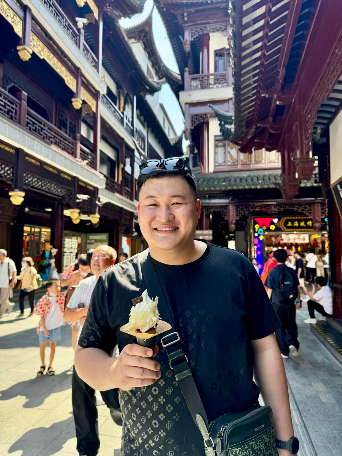 Những lúc rảnh rỗi, Dũng Hớn luôn dành thời gian cho gia đình, vui chơi cùng con và đi du lịch. Ảnh: FB Lưu Mạnh Dũng