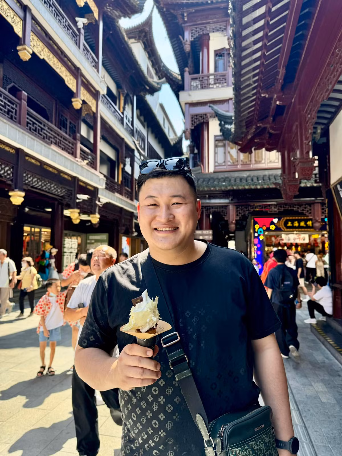 Những lúc rảnh rỗi, Dũng Hớn luôn dành thời gian cho gia đình, vui chơi cùng con và đi du lịch. Ảnh: FB Lưu Mạnh Dũng