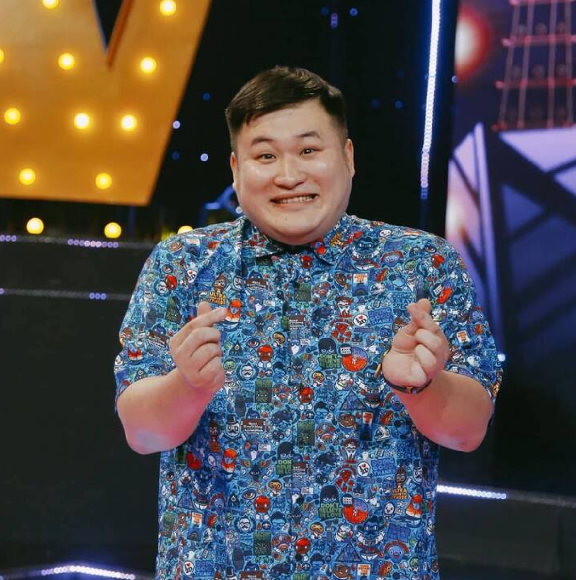 Với ngoại hình cao lớn, mũm mĩm, đặc biệt là gương mặt chất phác, anh thường được mời vào vai đầy tớ, đàn em, người nông dân... Ảnh: FB Lưu Mạnh Dũng