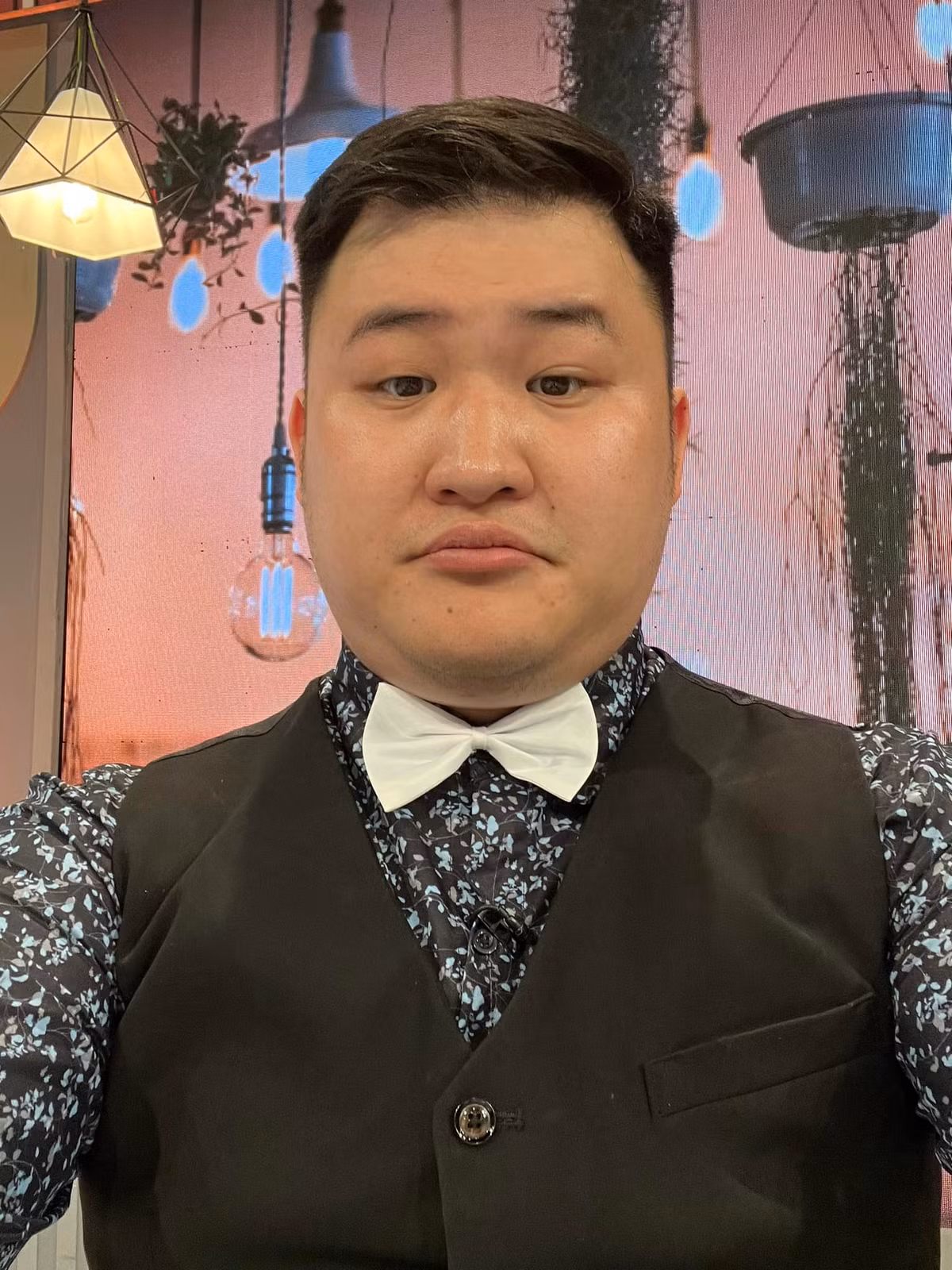 Biệt danh "Dũng Hớn" ra đời từ thời sinh viên, xuất phát từ việc lớp học có nhiều bạn tên Dũng, anh đã chọn một biệt danh gần gũi, phù hợp với tính cách của mình. Ảnh: FB Lưu Mạnh Dũng